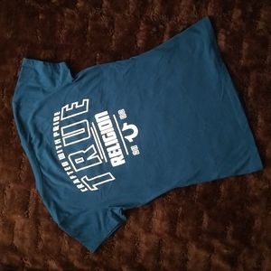 True Religion Women's Blue/White Graphic V-Neck  Short Sleeves T-Shirt -…